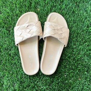 Haydat Slide Sandal size 9
